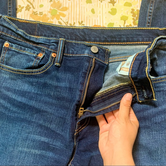 LEVI DARK WASH 512 JEANS - Picture 4 of 4